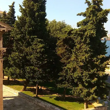 Augustus App 아파트